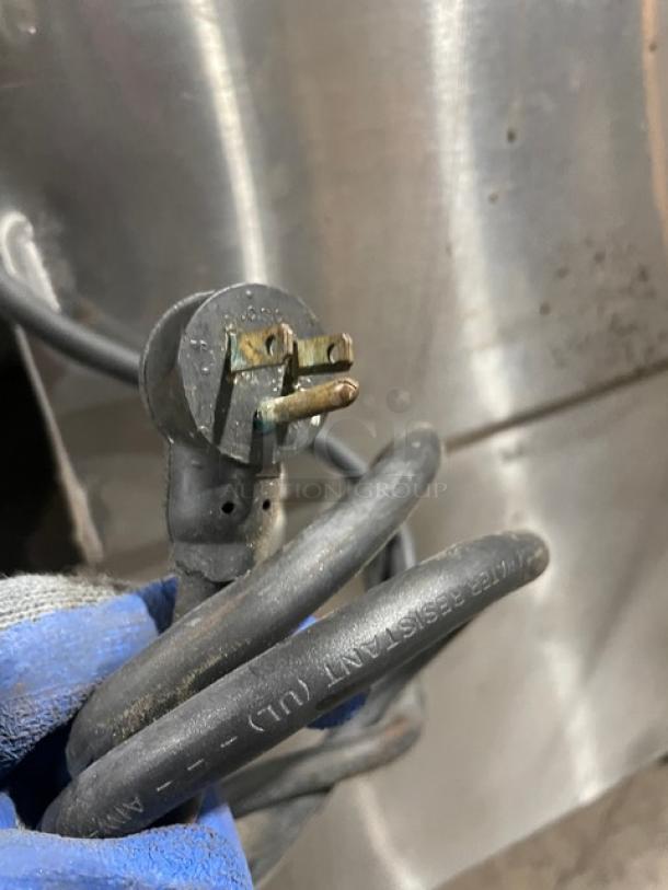 Close-up of power plug for Bakers Pride FC-516/D125 pizza oven, showing plug design and condition.