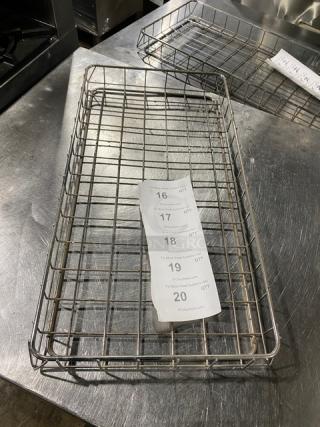 Commercial chrome-plated full-size bagel/pastry wired rack in good condition. Features a durable metal grid design.