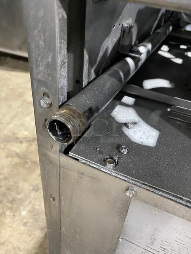 American Range 4-burner stainless steel range/oven combo with backsplash and salamander shelf. Wired oven rack. On legs.