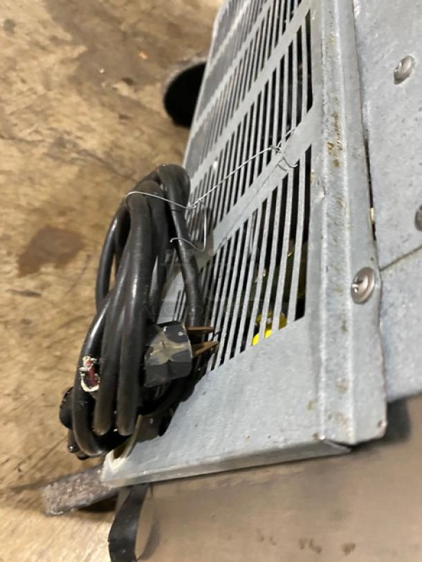 Beverage-Air SP27 refrigerated bain marie salad/sandwich prep table with poly-coated wire rack, on casters, 115V, single door.