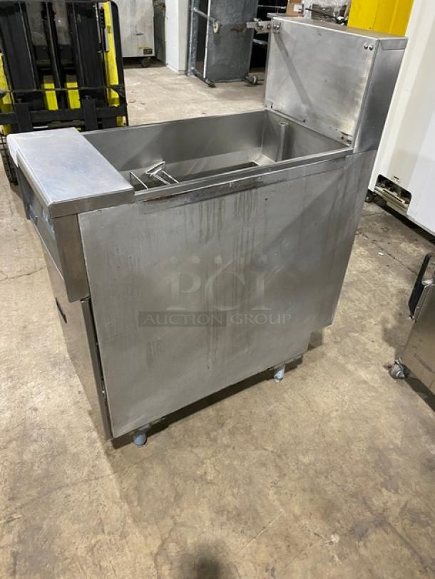 Pitco SRTE stainless steel 16.5-gal pasta cooker/rethermalizer with backsplash and digital control, 208V, 1 Phase, on legs.