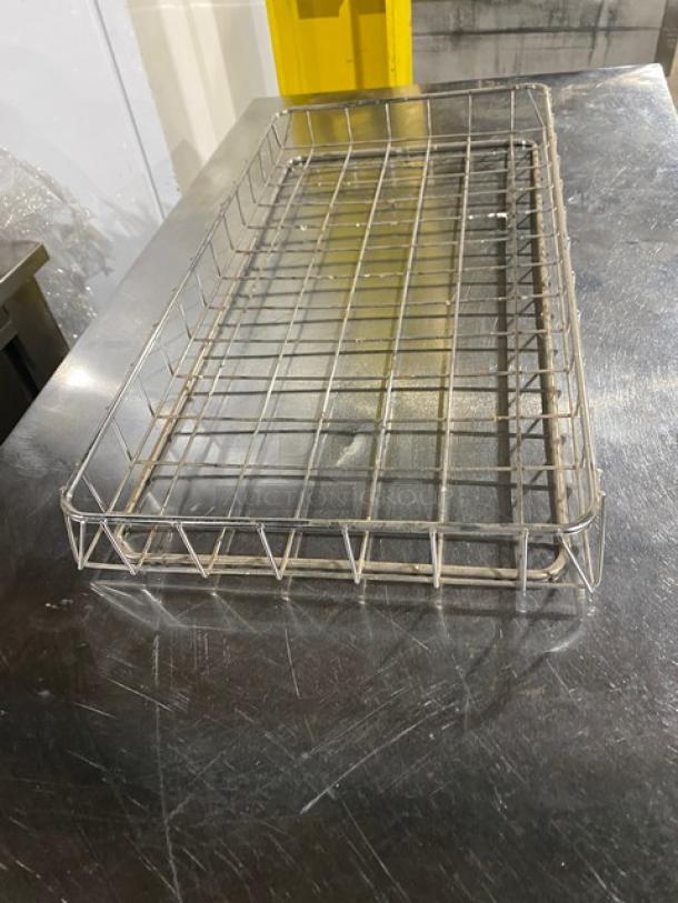 Chrome-plated full-size bagel/pastry wire rack in excellent condition, ideal for commercial use.