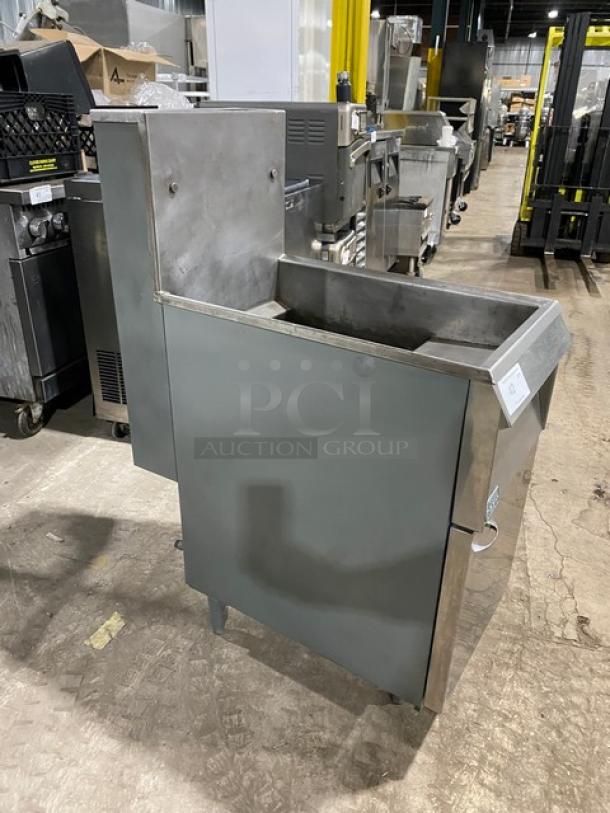 Pitco Frialator Series commercial deep fat fryer, stainless steel, natural gas, with backsplash, on legs. Sturdy condition.