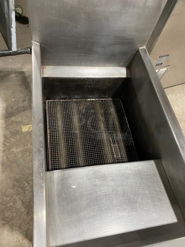 Pitco Frialator series commercial stainless steel deep fat fryer with backsplash, natural gas powered, on legs.