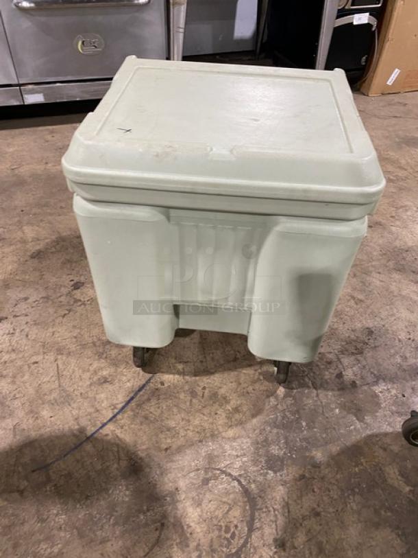 Cambro Commercial Insulated Ice Bin with wheels; sturdy, light wear, ideal for catering or restaurants.