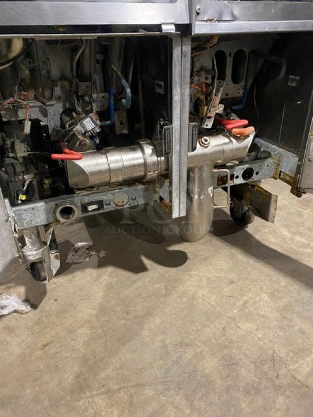 Pitco SSH55 Solstice Supreme Series 2-bay fryer, stainless steel, natural gas powered, with filtration system and casters.