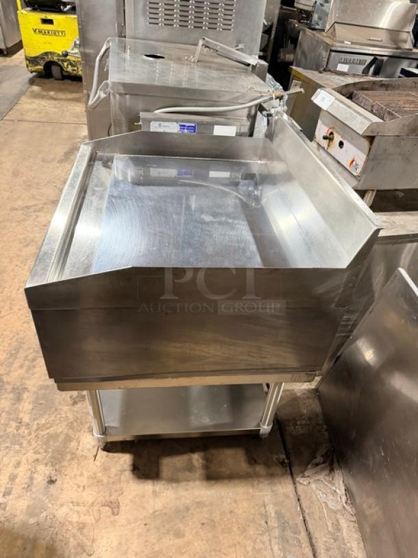 MagiKitch'n heavy-duty natural gas flat griddle with mirror shine, thermostatic control, on stainless steel stand, excellent condition.