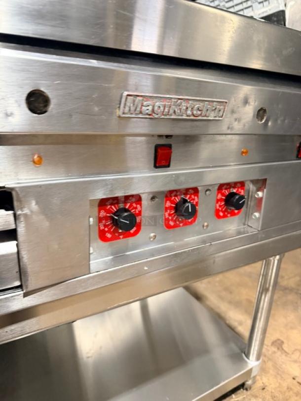 MagiKitch'n heavy-duty natural gas flat griddle with thermostatic control, mirror shine, on stainless steel stand, excellent condition.