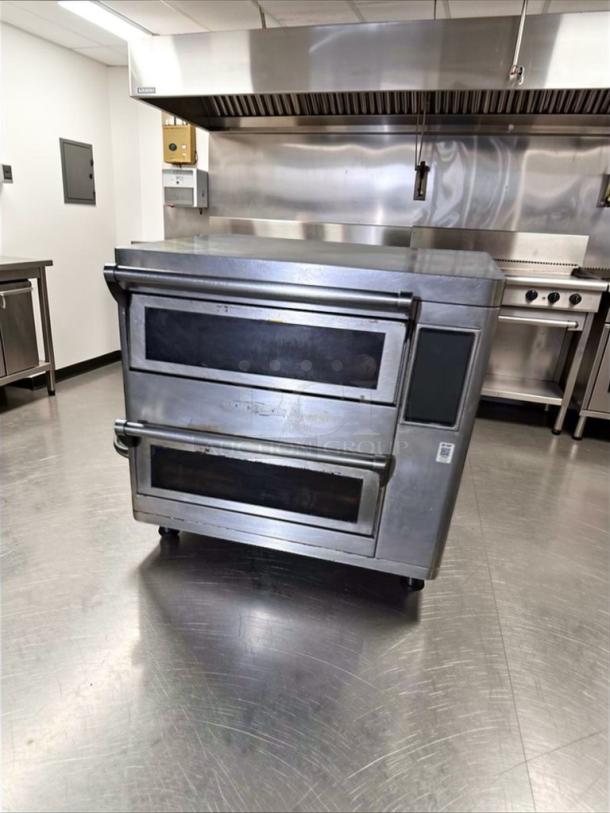 TurboChef HHD-9500 oven in outstanding condition, ventless, high-speed, 208/240V 3 Phase, fully tested, commercial countertop model.