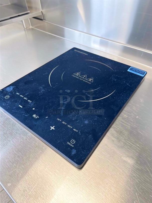 Bonsenkitchen CHK-CCA16-US portable induction cooktop, 1800W, in exceptional condition, ETL listed, fully tested and operational.