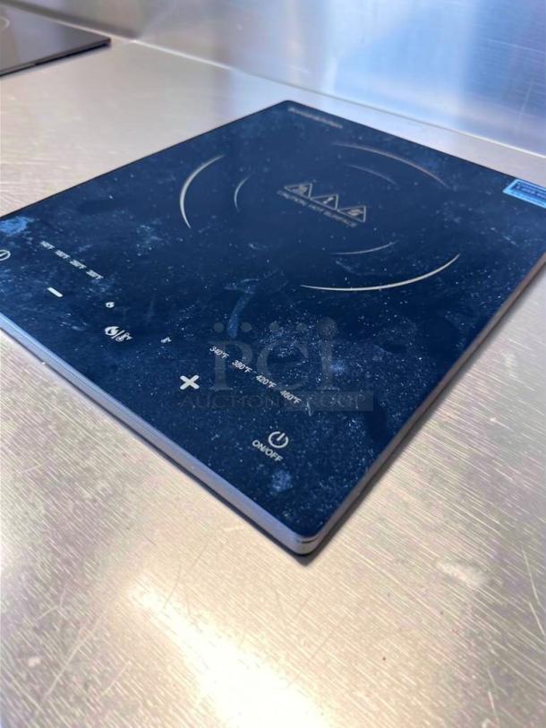 Bonsenkitchen CHK-CCA16-US portable induction cooktop, 1800W, excellent condition, digital controls visible, ETL listed.