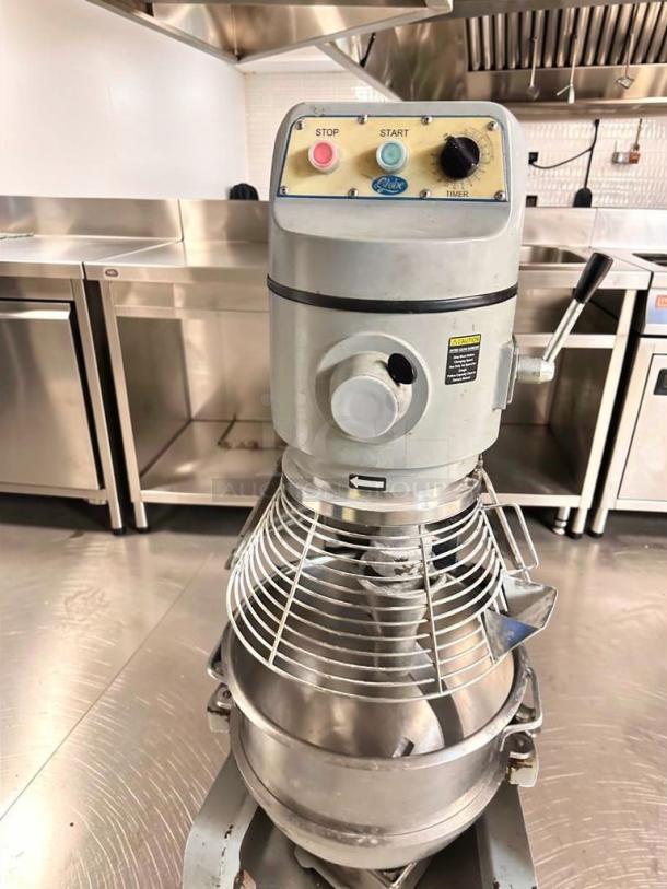 Globe SP40P 40 Qt commercial planetary mixer, 2 HP, prime condition, NSF & ETL listed, fully tested, operational.