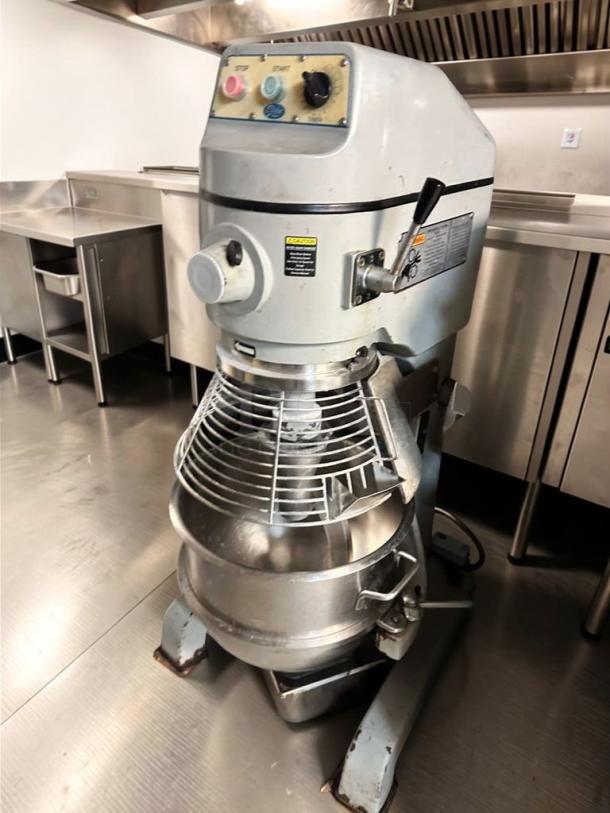 Globe SP40P 40 Qt commercial planetary mixer by Globe Food Equipment Co. Prime condition, 2 HP, NSF & ETL listed.