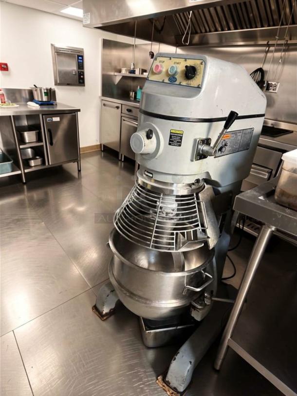 Prime condition Globe SP40P 40 Qt commercial planetary mixer, 2 HP, NSF & ETL listed, fully tested, operational, Dayton, Ohio.