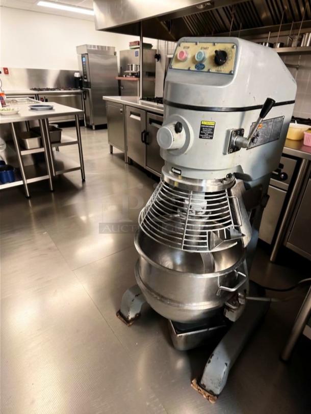 Prime condition Globe SP40P 40 Qt commercial planetary mixer, NSF & ETL listed, fully tested, operational, 2 HP.