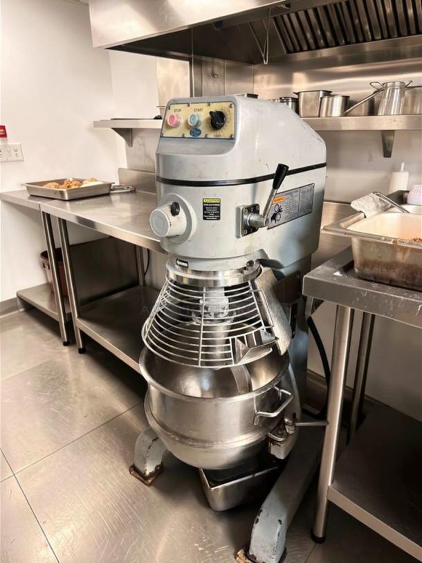 Prime condition Globe SP40P 40 Qt commercial planetary mixer, 2 HP, NSF & ETL listed, fully tested, operational, with safety guard.