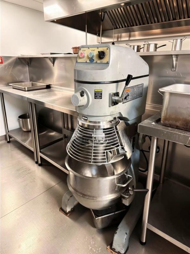 Prime condition Globe SP40P 40 Qt commercial planetary mixer, 2 HP, NSF & ETL listed, fully tested, operational, Dayton, Ohio.