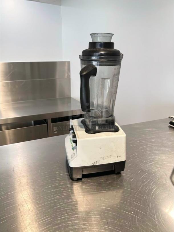 RB-777 2L Commercial Blender, 1250W, excellent condition, fully tested. Features a high-speed motor and durable build.