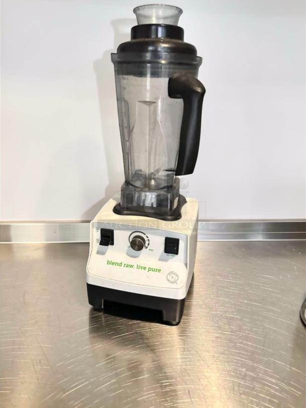 RB-777 2L commercial blender by RB Kitchen Equipment. High-speed, 1250W, tested and fully operational, base labeled "blend raw. live pure."