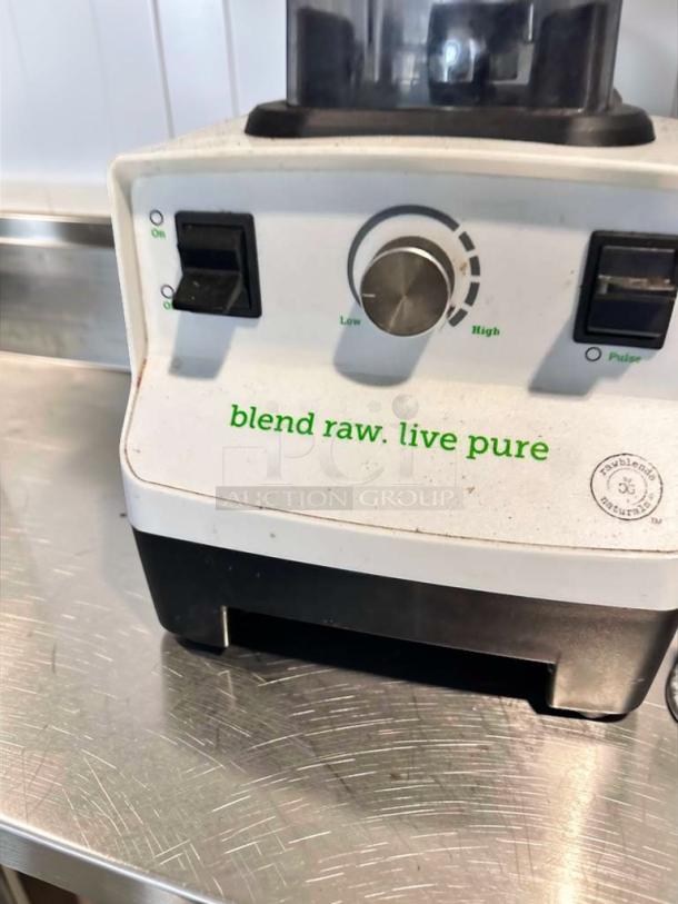 RB-777 Commercial Blender, 1250W, excellent condition, features on/off switches, speed dial, "blend raw. live pure" branding.