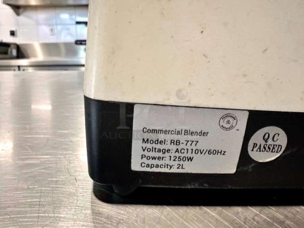 RB-777 2L commercial blender by RB, 1250W, AC110V/60Hz, QC passed, model label visible, in remarkable condition.