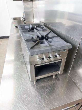 Vulcan 36" commercial gas range, 4 burners, open cabinet base, excellent condition, fully tested, stainless steel finish.