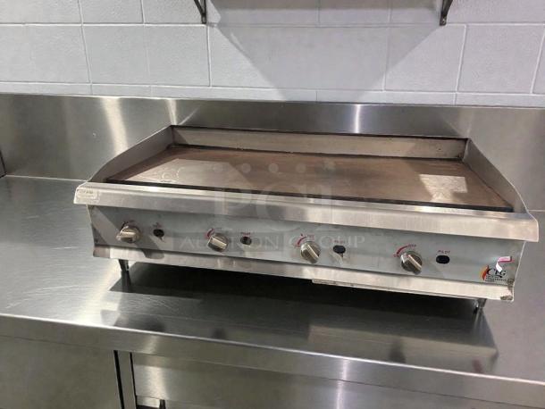Superior condition CPG commercial gas griddle, stainless steel, model CPG-L-GRD-0405, by Randell Manufacturing. Fully operational.
