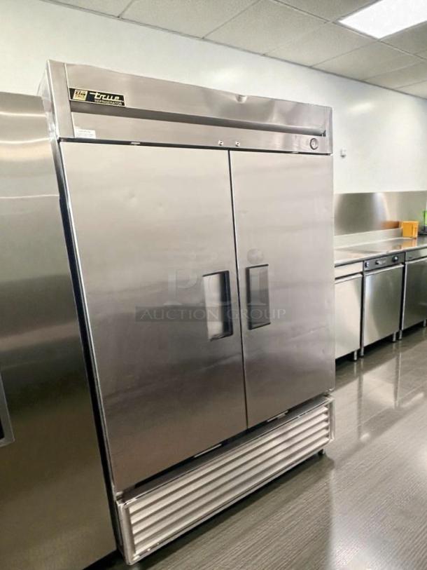 Pristine True T-49 commercial reach-in refrigerator, two-door, stainless steel, UL Listed, fully tested and operational.