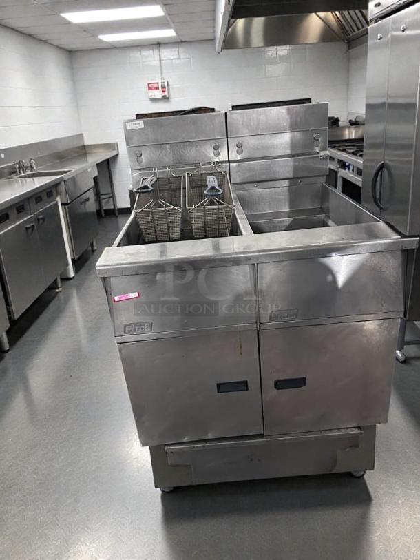 Pitco SG14 commercial gas fryer in excellent condition, 40 lb capacity, NSF & CSA certified, natural gas, fully tested.