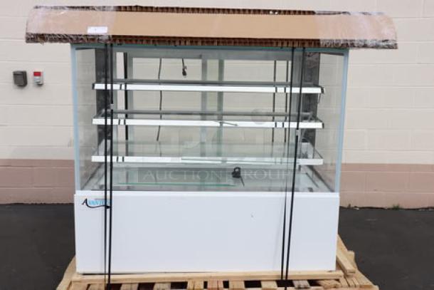 Avantco BCD-60-SW 60" white square dry bakery display case on pallet, new condition, 110V, S/N: 5881016243831027.