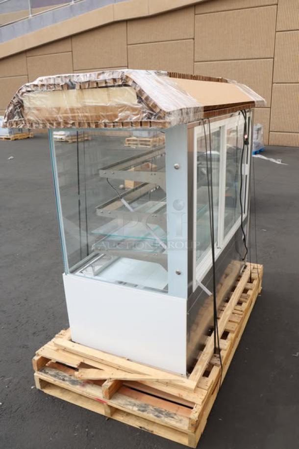 Brand new Avantco BCD-60-SW 60" white square dry bakery display case on pallet. 110V, 0.35 Amp, 1 Phase. Some parts may be missing.