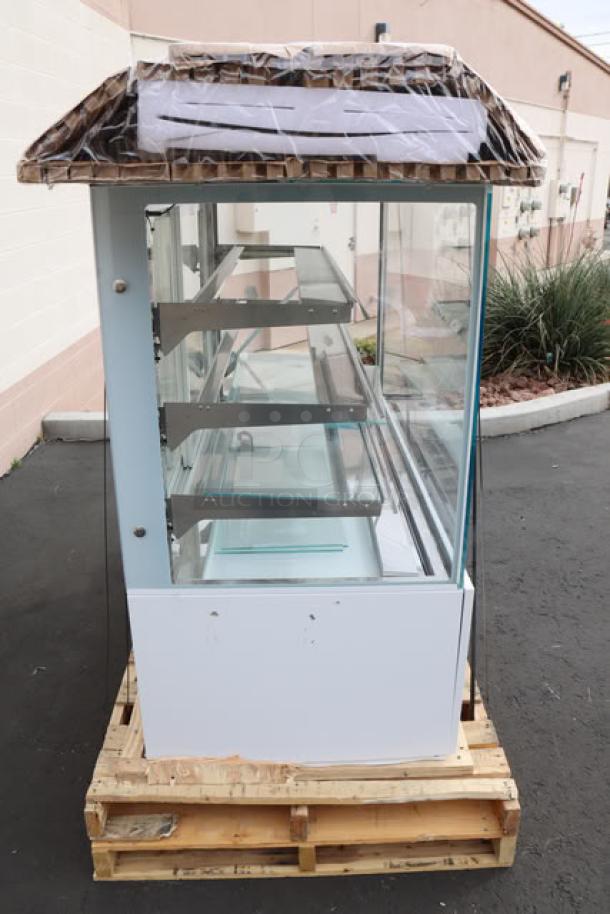 Avantco BCD-60-SW, 60" white square dry bakery display case on wooden pallet, new, may miss small parts.