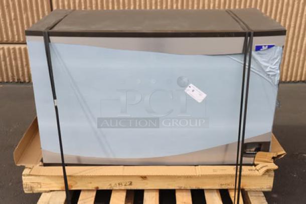 Brand new Manitowoc IYT1500A ice machine, air cooled, 48", 1660 lb capacity; exterior scratched and dented.