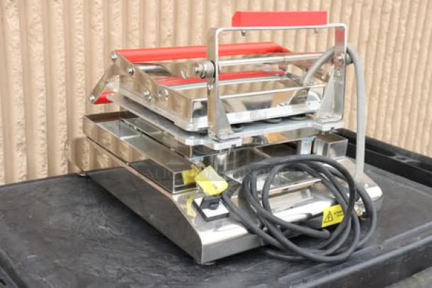 BRAND NEW Pavoni Cookmatic Pastry/Tartlet Heated Press, Model NEWCOOKMATICPAV110V, without plate insert, S/N: 2414142.