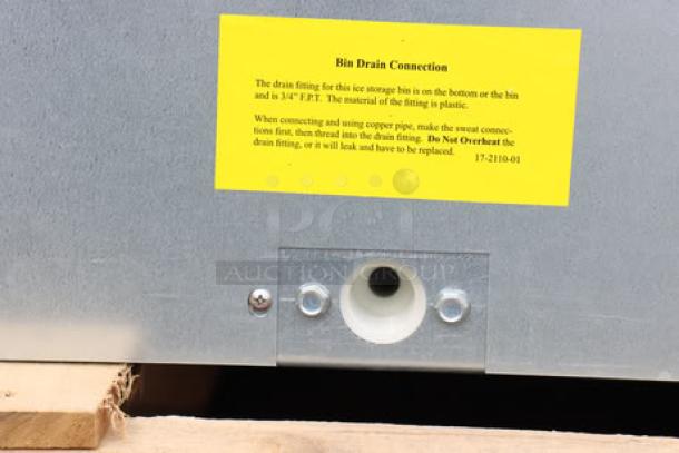 BRAND NEW Avantco Ice HBN180-30 hotel ice dispenser, 180 lb. capacity. Minor scratches/dents. Label: Bin Drain Connection info.