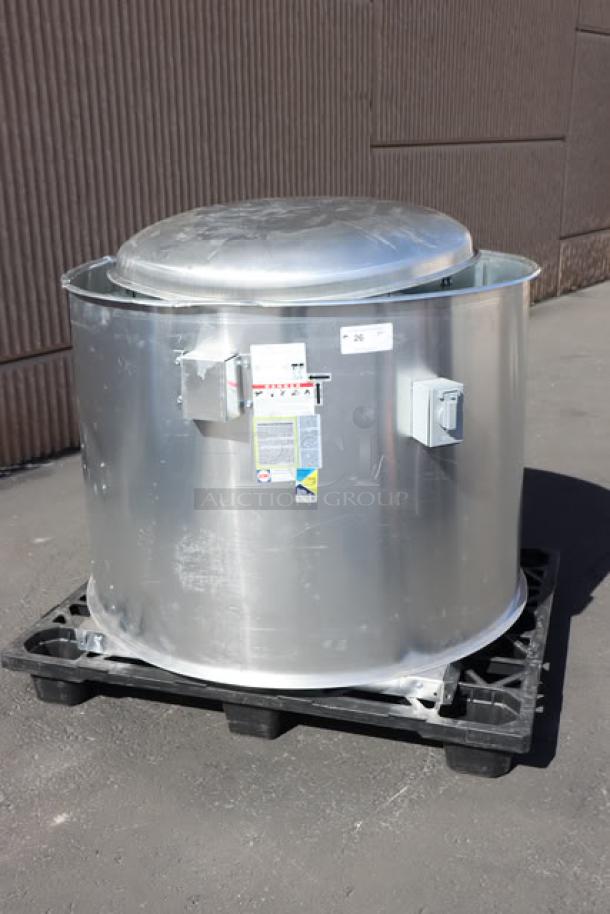 BRAND NEW NAKS 85B-6400-FF exhaust fan, 6400 CFM, 924 RPM. Single phase, 115V. Dented exterior, in working order.