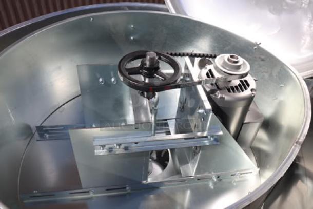 BRAND NEW SCRATCH-N-DENT NAKS 85B-6400-FF upblast exhaust fan; 6400 CFM, 924 RPM, 115V, single phase. Dented exterior.