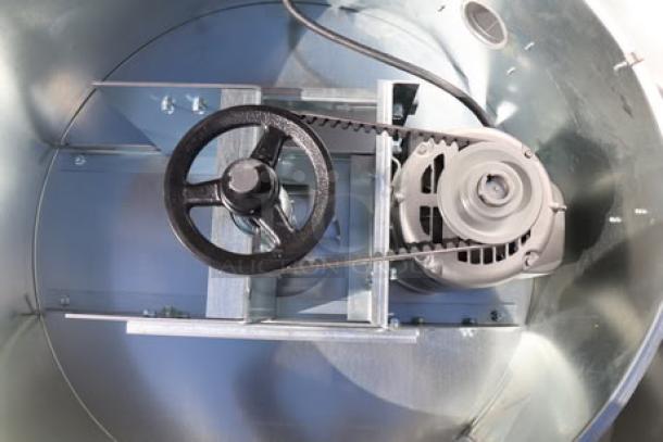 BRAND NEW SCRATCH-N-DENT NAKS 85B-6400-FF belt drive centrifugal upblast exhaust fan, 6400 CFM, 924 RPM, dented outside.