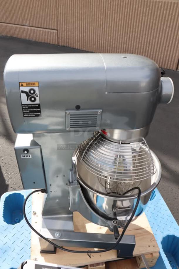 Avantco MX20H 20 Qt. Planetary Stand Mixer, new, 120V, 1.5 hp, with guard and accessories. Serial: 28105225-177MX20H.