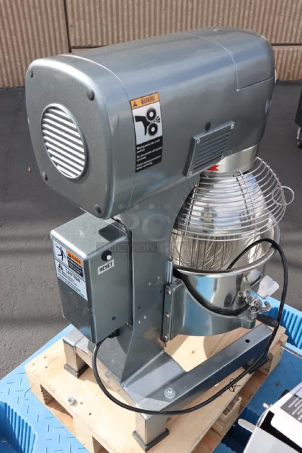 Brand new Avantco MX20H 20 Qt. planetary stand mixer with guard and accessories, 120V, 1 1/2 hp, S/N: 28105225-177MX20H.