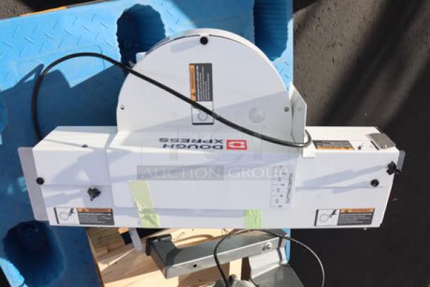 DoughXpress DXSM-270 bun/bagel slicer, adjustable 1/2" to 1 1/2". White, 120V, 1/2 hp. Out of original packaging.