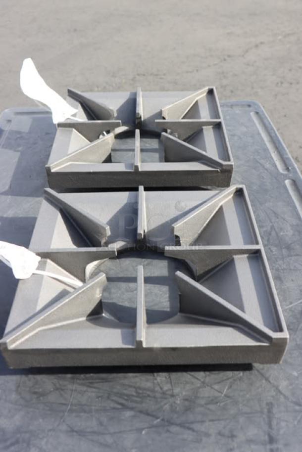 Brand new Vulcan 00-925000 grates, 36-inch, minor scuffing/scratching, no original packaging. Offered as 2x per bid.