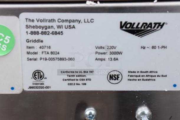 BRAND NEW SCRATCH-N-DENT! Vollrath 40716 Cayenne 24" thermostatic electric griddle, 220V, 13.6 Amps, 1 Phase, 3KW. S/N: P19-00575893-060. Conforms to UL Std 197, CSA Certified. Made in South Africa. NSF certified.