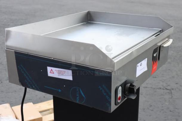 Vollrath 40716 Cayenne 24" Thermostatic Electric Griddle, new scratch-n-dent condition, 220V, 13.6A, 1 phase.