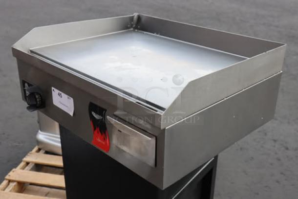 BRAND NEW Vollrath 40716 Cayenne 24" electric griddle, 220V, 13.6A, 1-phase, 3kW. Scratch-n-dent, no original packaging.