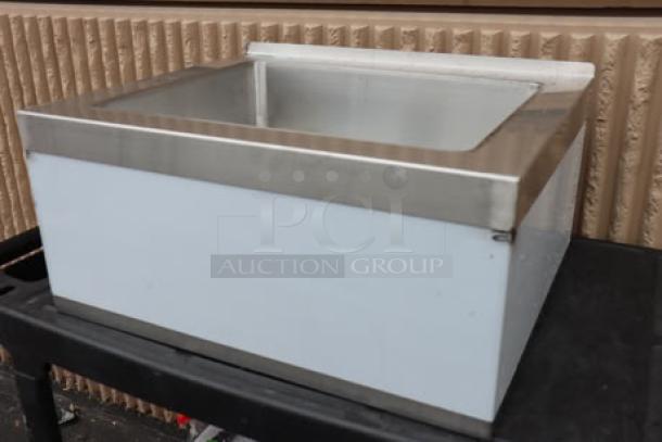 Regency 600SM16206 25" stainless steel mop sink, one compartment, 20"x16"x6" bowl. Brand new, some scuffing/denting.