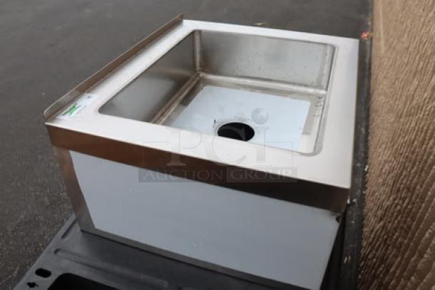 Brand new Regency 600SM16206 25" one compartment floor mop sink in stainless steel. Minor scuffs; original packaging damaged.