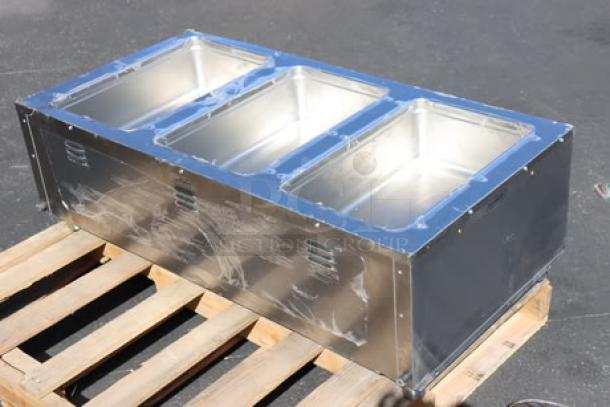 Brand new Eagle Group SPHT3 portable steam table for three pans, scratch-n-dent condition, on pallet. Sealed wells, 120V.