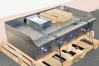 BRAND NEW Globe GG48G 48" countertop gas griddle, 120,000 BTU, S/N: 1625010562. Missing knob, minor scratches/dents.