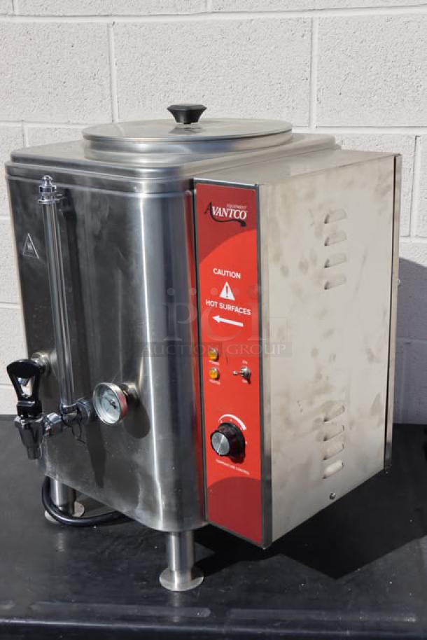 BRAND NEW Avantco HWD10D 10 Gallon Hot Water Dispenser, 208/240V, 7,000W. Minor scratches/dents. Serial: 20250600107.